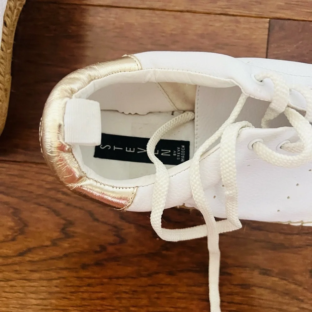 Steve Madden White Leather and Tan Espadrilles with Classic Design size 9.5